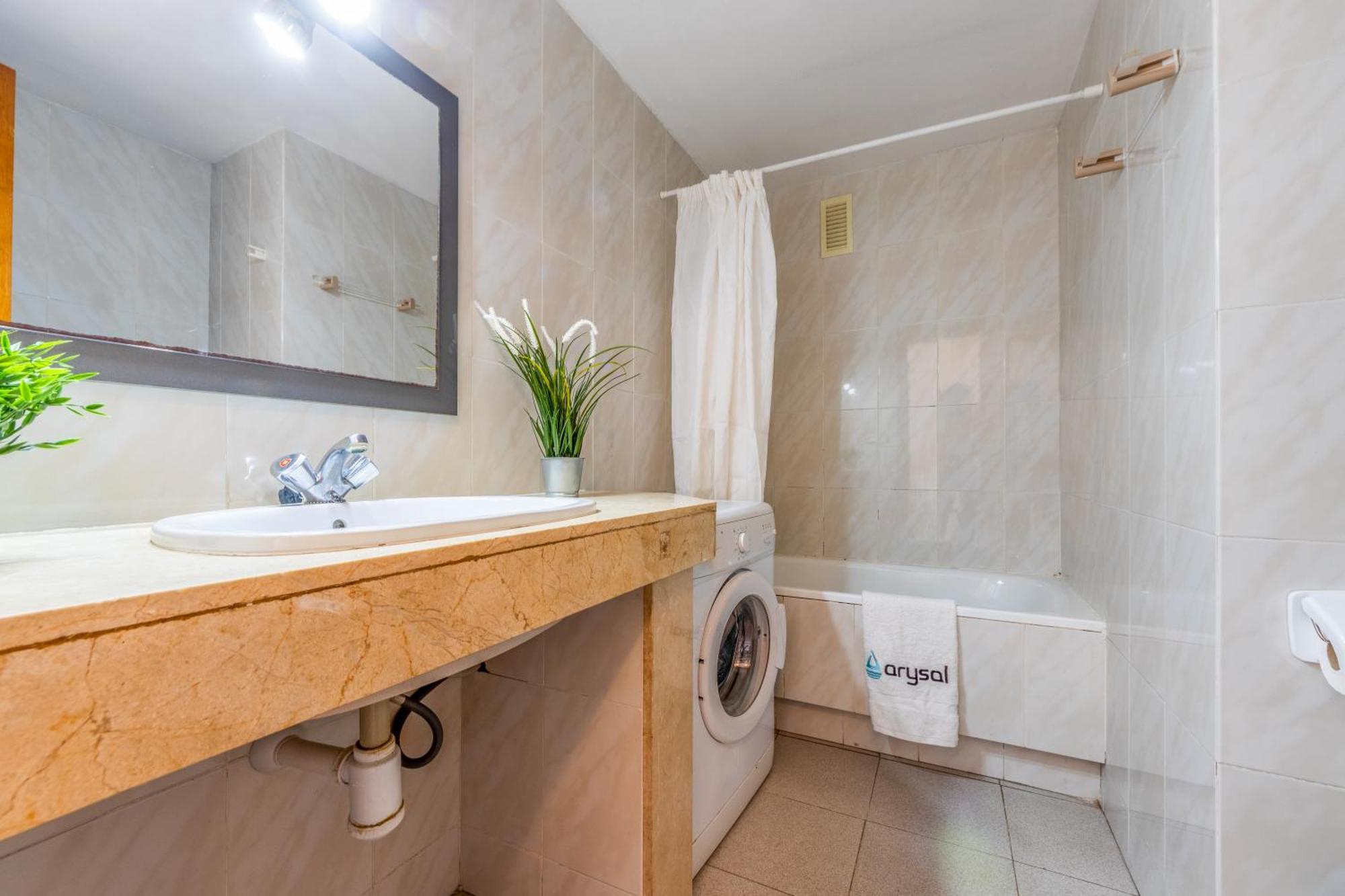 Apartamentos Varadero Arysal Salou Bagian luar foto