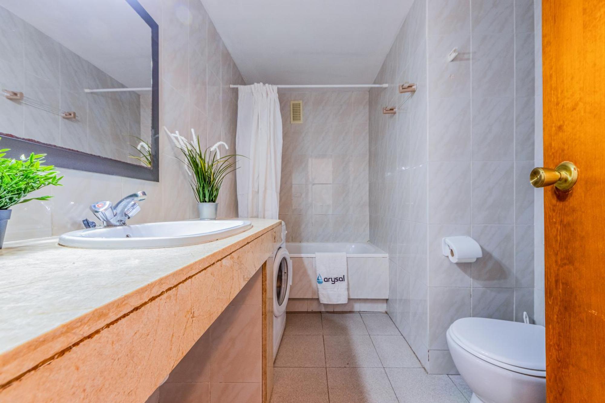 Apartamentos Varadero Arysal Salou Bagian luar foto