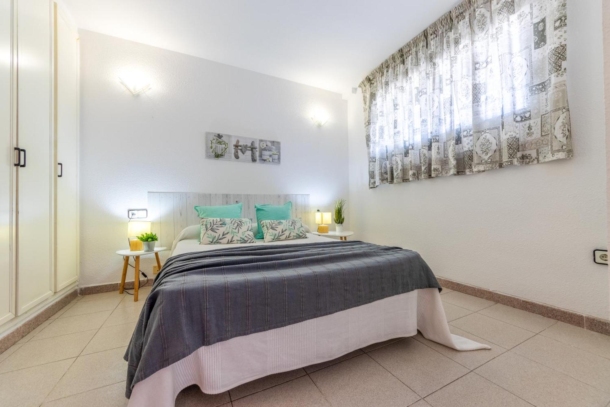 Apartamentos Varadero Arysal Salou Bagian luar foto